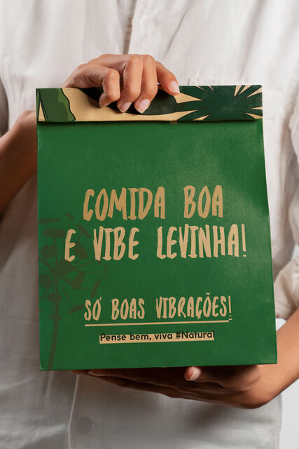 Natural Rio delivery bag — 'Comida boa e vibe levinha' campaign